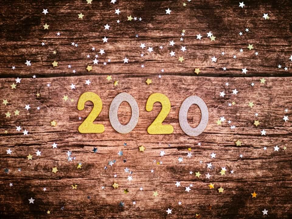 Wood sign that says 2020 with sparkles