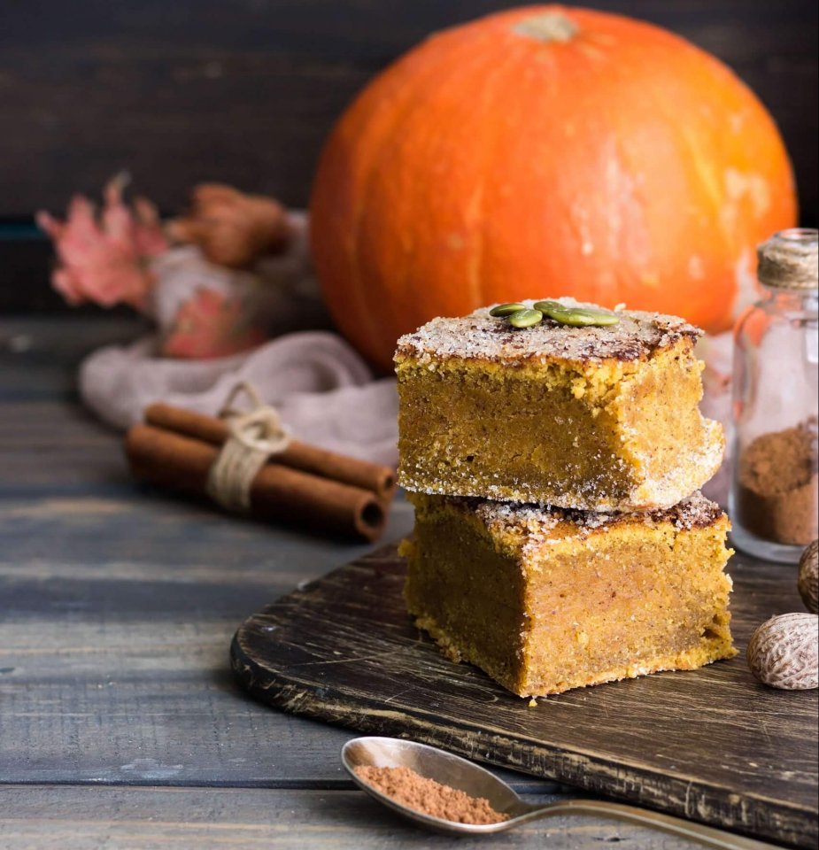 Power pumpkin bar on a wood surface with a pumpkin in the background